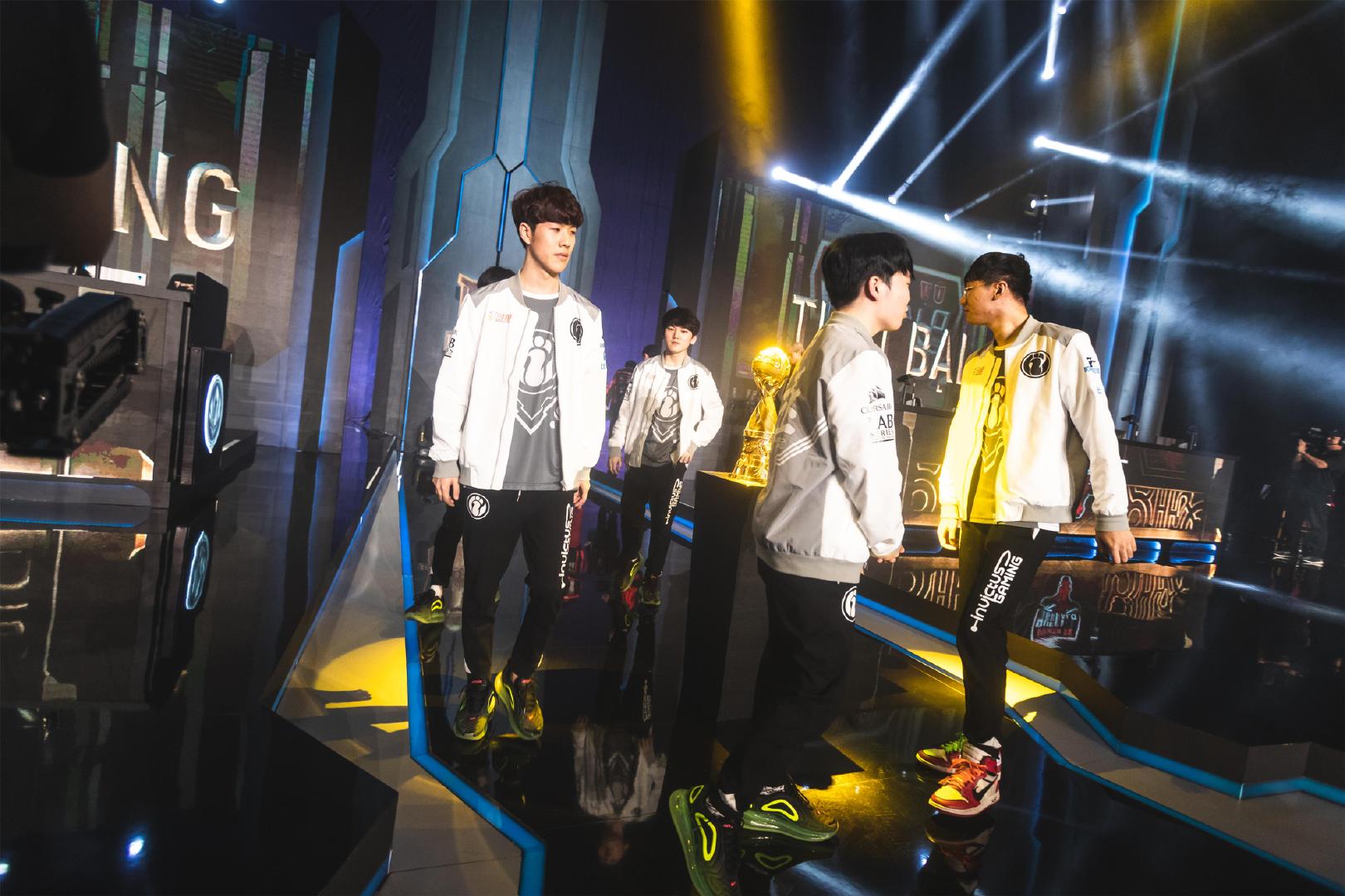 双雄争霸，2025LPL第一赛段决赛即将在西安打响！