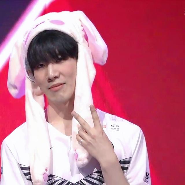 EDG主教练朱开：主打的就是一个不被人看好，季后赛加油吧！